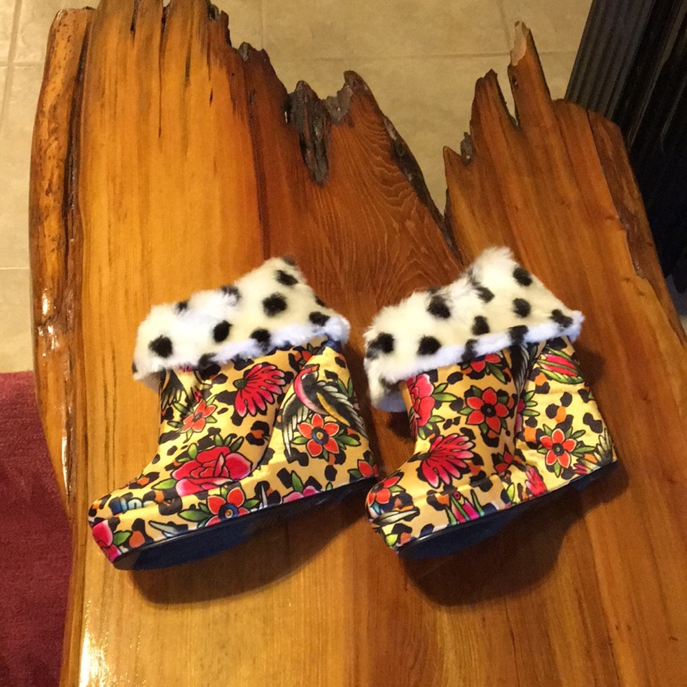 Beautiful clogs sz 6.5